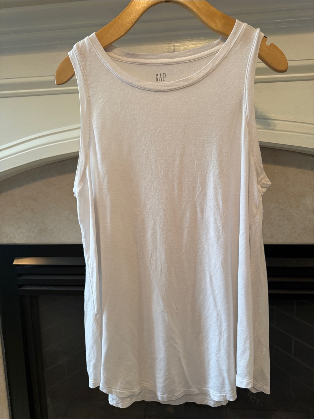 GAP White Sleeveless Scoop Neck Tank